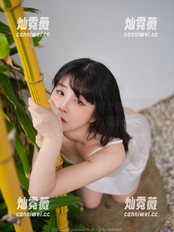 仔细看Jang Joo(장주)修女的原图，发现了小细节，难道这就是心灵深处的呼唤？
